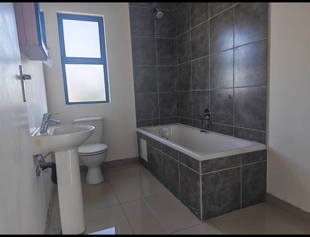 3 BEDROOM FREEHOLD FOR SALE IN SHAKASKRAAL